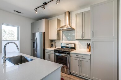 5710 Mccommas Blvd unit 301, Dallas, TX 75206 - photo 3