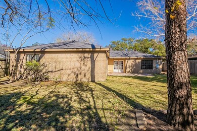 10035 Locke Ln, Houston, TX 77042 - photo 7