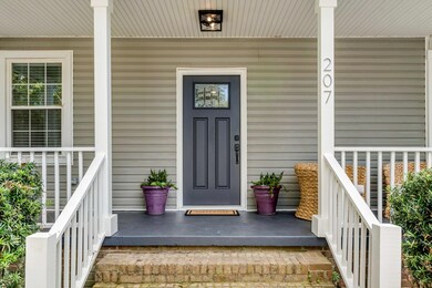 207 W Poplar