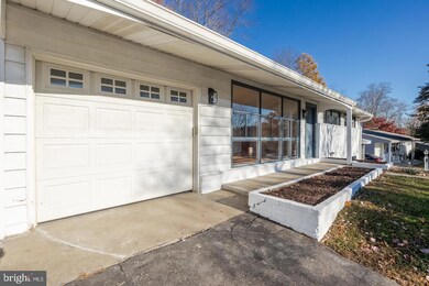 11 Greenbriar Ln, Newtown Square, PA 19073 - photo 2