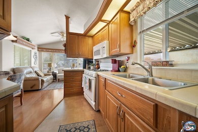 1716 Sunbeam Lake Dr unit 246, El Centro, CA 92243 - photo 5