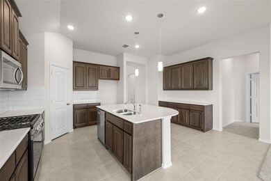 907 Beverly Dr, Cleburne, TX 76033 - photo 4