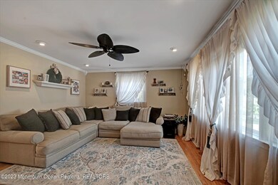 05-LIVING ROOM