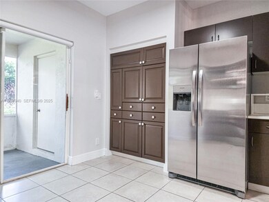 34 Key West Ct unit 43, Weston, FL 33326 - photo 3