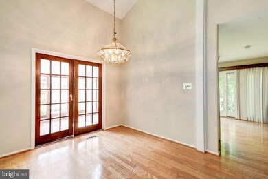 5913 Veranda Dr, Springfield, VA 22152 - photo 7