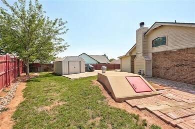 1229 NE 24th St, Moore, OK 73160 - photo 5