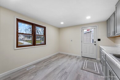 1210 Sacramento Dr, Carpentersville, IL 60110 - photo 5