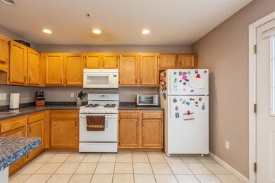 721 Mammoth Rd unit 10, Manchester, NH 03104 - photo 4