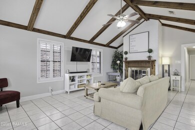 909 Rosedown Ln-3