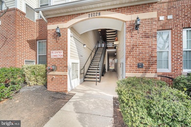 21228 Mcfadden Square unit 411, Sterling, VA 20165 - photo 2