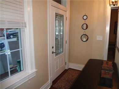 Entry/Foyer.