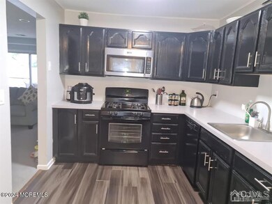 36 Upperbrook Ct, Parlin, NJ 08859 - photo 4