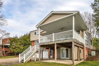 Oversized Trek Deck measuring approx 24x15 with ne
