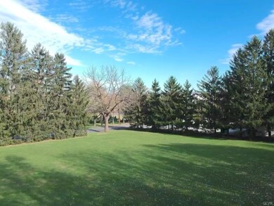 6670 Locust Rd, Bath, PA 18014 - photo 5