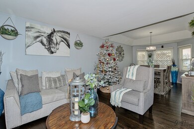 3431 Meadow Crest Cir, Gurnee, IL 60031 - photo 2