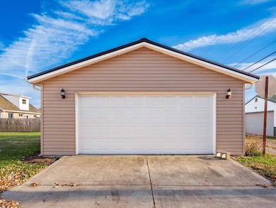 253 N Market St, Mount Sterling, OH 43143 - photo 3