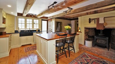 Antique_Maine_Farmhouse