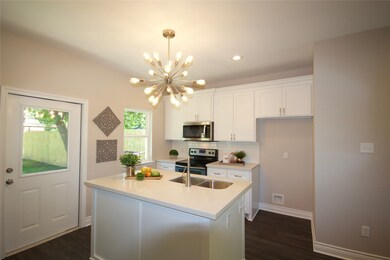 210 Garrotsville St, Houston, TX 77022 - photo 3