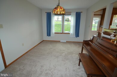 7265 Pommel Dr, Sykesville, MD 21784 - photo 4