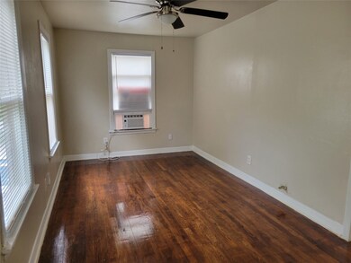1319 Beverly St unit 1/2, Houston, TX 77008 - photo 2