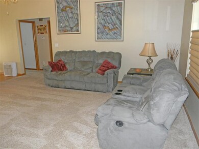 206 N Hillcrest Cir, Center Point, IA 52213 - photo 3