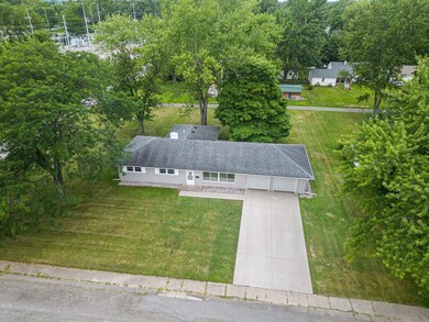 239 S Baxter St, Auburn, IN 46706 - photo 3