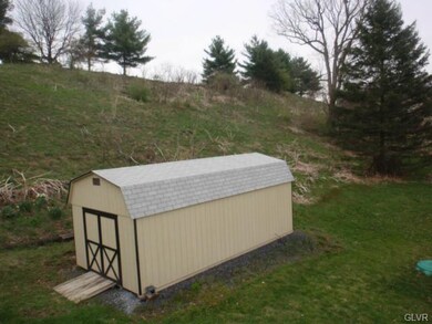 5575 Roosevelt St, Whitehall, PA 18052 - photo 6