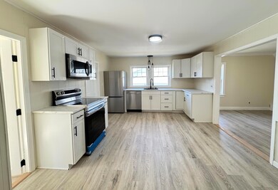 96 Mcnamara St, Lewiston, ME 04240 - photo 3