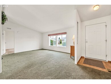 Living Room/Entrance