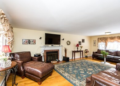 242 Linden St unit A, Waltham, MA 02452 - photo 3