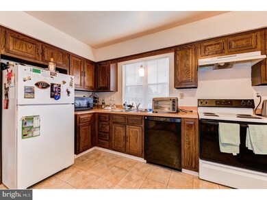 1504 Aberdeen Ct unit 1504, Lansdale, PA 19446 - photo 4