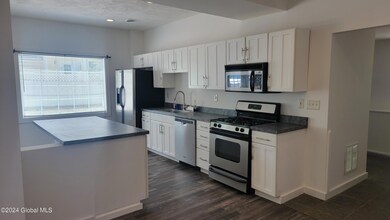 303 Jefferson St, Saratoga Springs, NY 12866 - photo 4