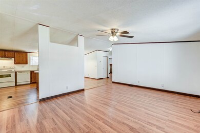 10902 Pine Desert Ln, Houston, TX 77088 - photo 7