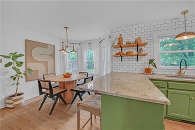 Just imagine family gatherings in this inviting kitchen!