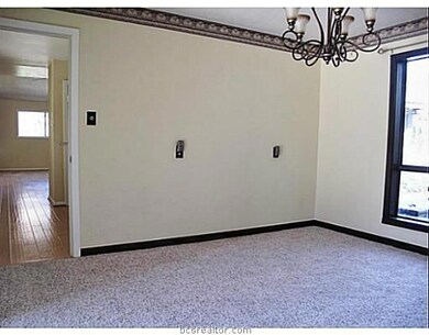 1301 Angelina Ct, College Station, TX 77840 - photo 3