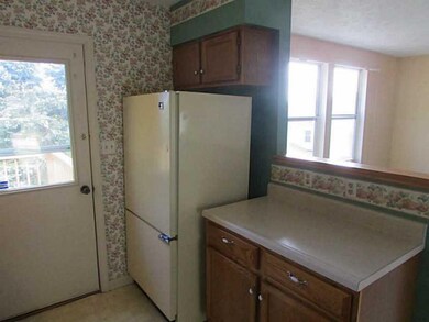 Kitchen. Walk-out To Deck!