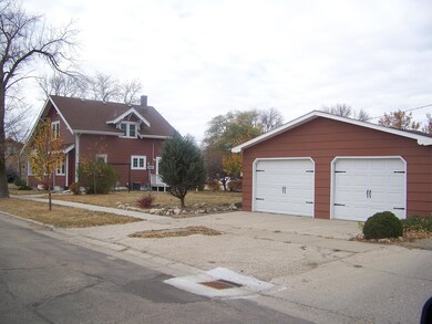 225 3rd Ave SW, Jamestown, ND 58401 - photo 4