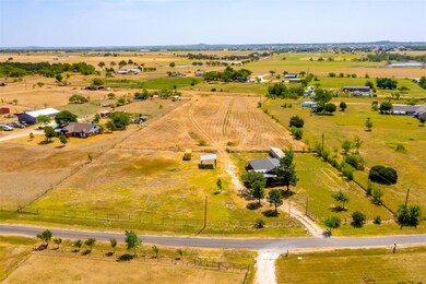 5300 Comanche Dr, Godley, TX 76044 - photo 4