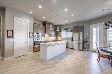 28-web-or-mls-1437 Colbey Loop-029