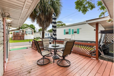 Deck with outdoor dining area