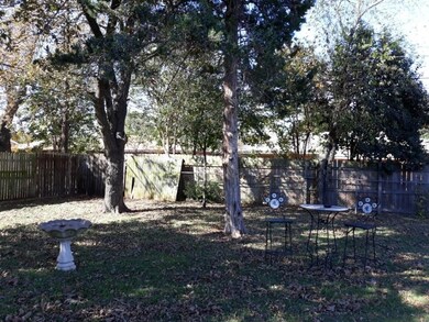 1214 Briarwood Dr, Cleburne, TX 76033 - photo 2