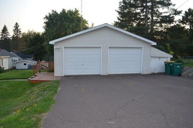 2301 Hillcrest Dr, Duluth, MN 55811 - photo 3