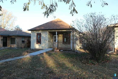 810 Locust St, Yankton, SD 57078 - photo 4