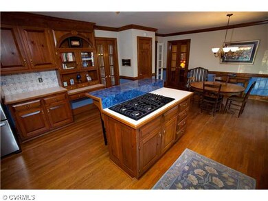 Kitchen - Custom Cabinetry & a  Brand New 5 Burner