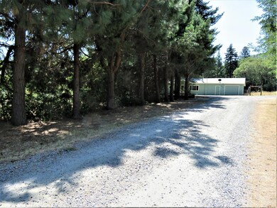 6572 Cypress Dr, Central Point, OR 97502 - photo 4