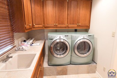 1524 SW Lakeside Dr, Topeka, KS 66604 - photo 7