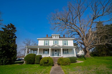 Welcome to 353 N Monroe Street!