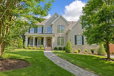 Welcome to 165 Cornerstone Circle! Located in a prime spot, only minutes away from downtown Franklin.