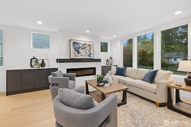 12011 36th Ave NE, Seattle, WA 98125 - photo 3