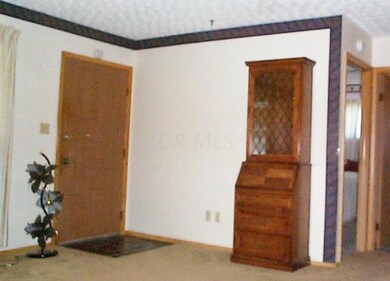 Living Room2 Abbott Realty 614-323-3432